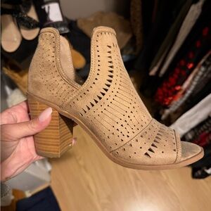 Women’s Tan Suede Cutout Open-Toe Block Heel Bootie
